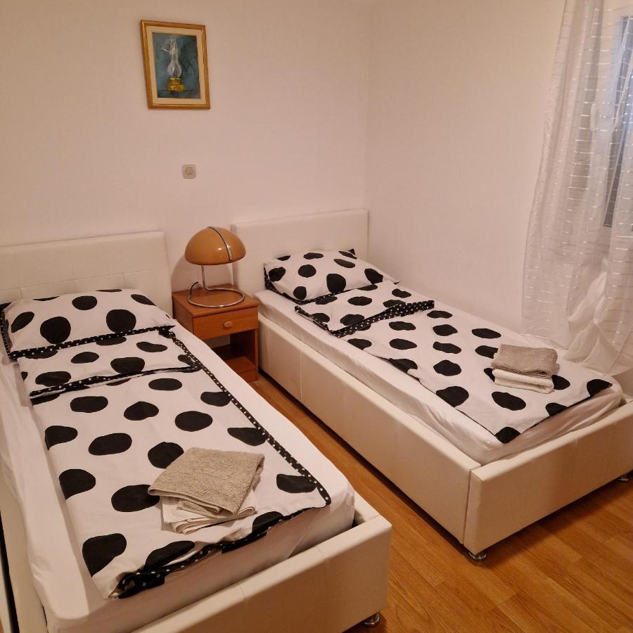 Apartments Zoretic Малинська Екстер'єр фото